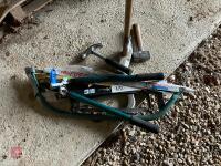 QTY OF HAND & GARDEN TOOLS - 11