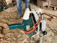 BLACK & DECKER 240V DRILL & STAND - 5