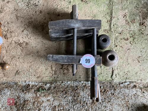 3 WOODEN SPINDLE CLAMPS