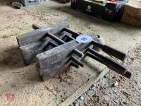 3 WOODEN SPINDLE CLAMPS - 6