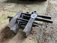 3 WOODEN SPINDLE CLAMPS - 7