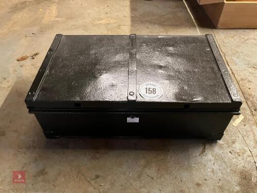 SMALL METAL TRUNK, NO KEY