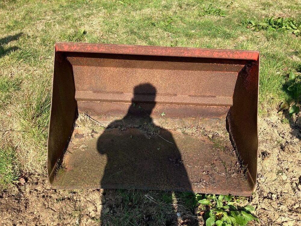 4' FRONT LOADER BUCKET