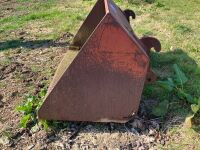 4' FRONT LOADER BUCKET - 8