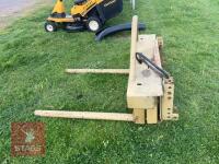BALE SQUEEZE/HANDLER - 2