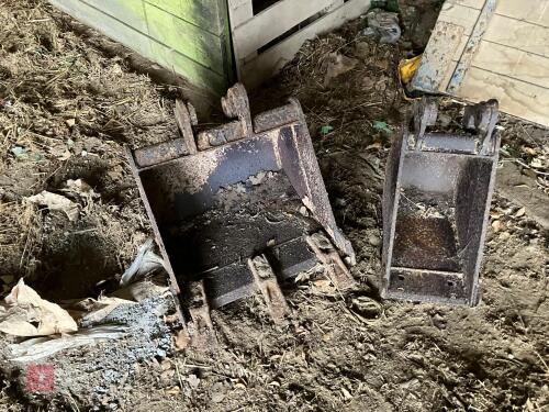 2 DIGGER BUCKETS