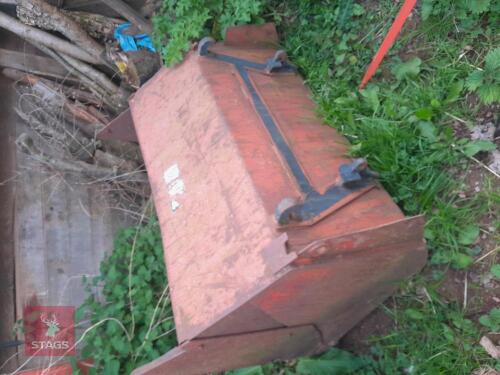 MASSEY FERGUSON TRACTOR BUCKET
