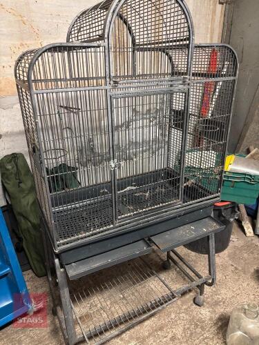 PARROT CAGE ON WHEELS