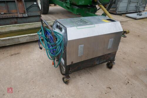 MOBILE COLD AND HOT WATER CLEANER