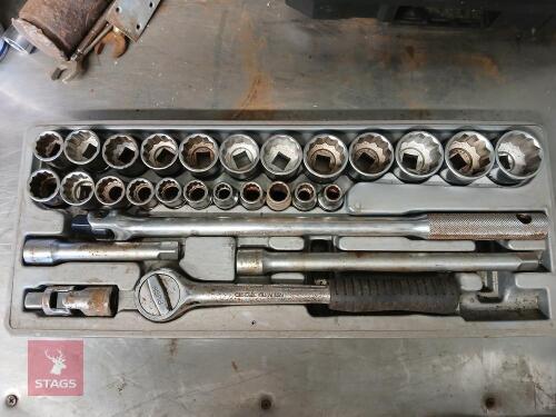 SOCKET SET
