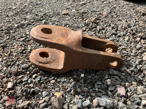 MF 690 CLEVICE HITCH