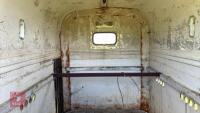 RACE HORSE TRAILER (S/R) - 15
