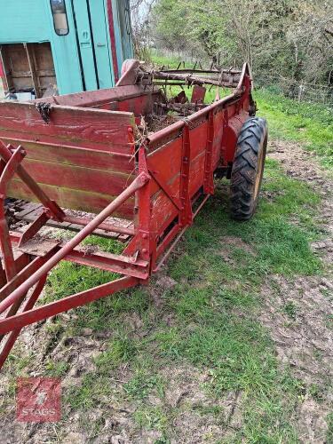 VINTAGE MF MUCK SPREADER (S/R)