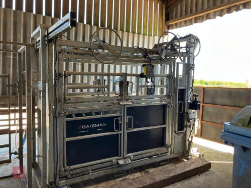 BATEMAN SQUEEZE CATTLE CRUSH