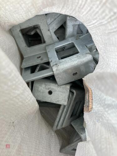BAG OF ANGLED BRACKETS