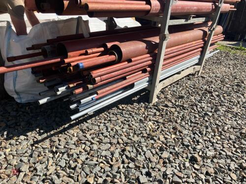 STILLAGE OF STEEL PIPES