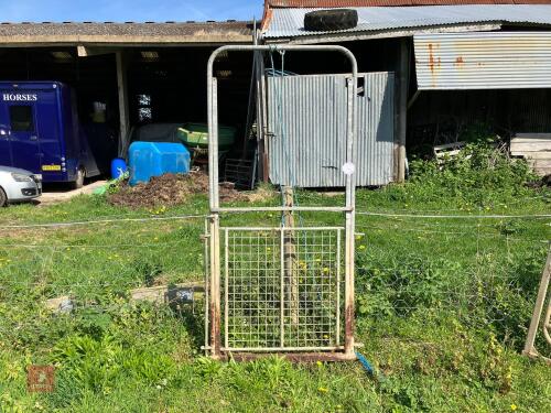 3' GALVANISED GUILLOTINE GATE (12)