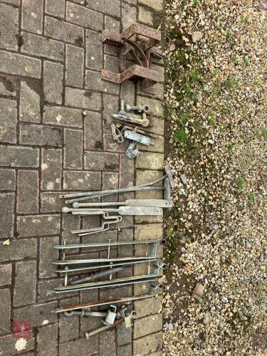 ASSORTMENT OF GATE FURNITURE
