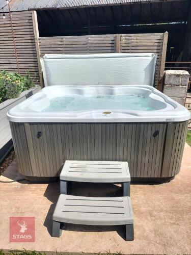 JACUZZI HOT TUB