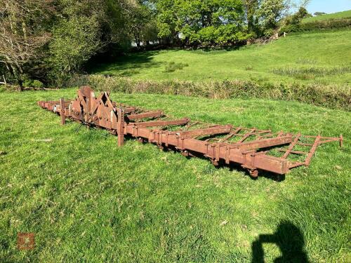 SET OF FOLDING 8 LAP DRAG HARROWS