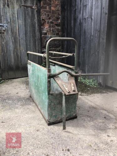 CALF DEHORNNG CRATE/CRUSH