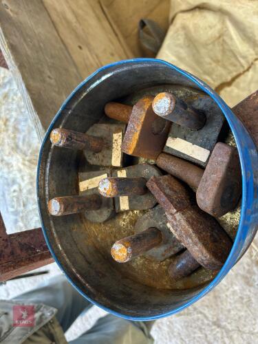 8 WELD ON GATE HANGERS