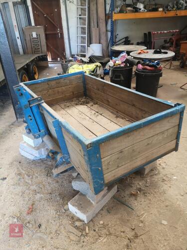 TIPPING LINK BOX