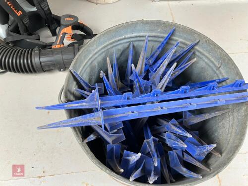 35' PLASTIC FENCE POSTS