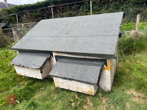 LARGE WOODEN CHICKEN COOP (S/R)