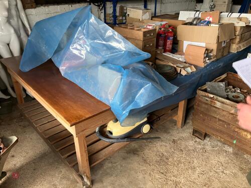 10' X 6' X 32'' WOODEN TABLE