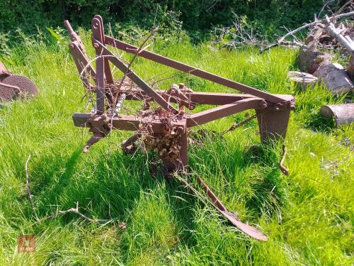 2F VINTAGE PLOUGH
