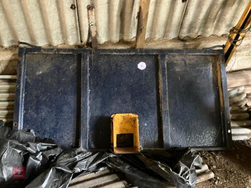 TRAILER TAILGATE WITH GRAIN SHUTE (50)