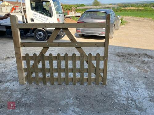 PICKET 5 BAR WOODEN GATE