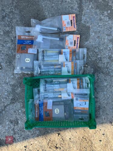 BOX OF MIXED CARMATE CAR ACCESSORIES