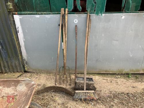 BRUSHES, SCRAPER, FORKS, ETC (107)