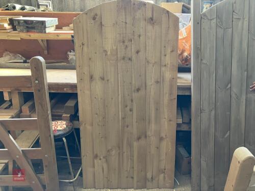 FEATHEREDGE ARCH GATE