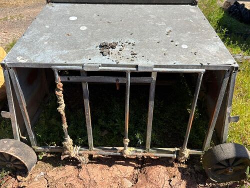 LAMB CREEP FEEDER
