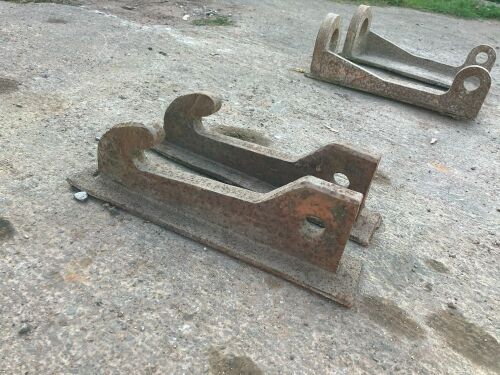 PAIR OF LOADER BRACKETS