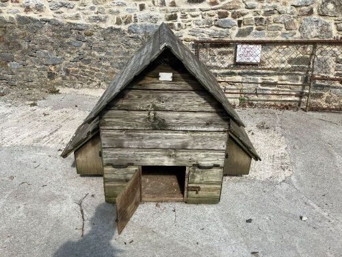 RIVERS WOODEN POULTRY HOUSE