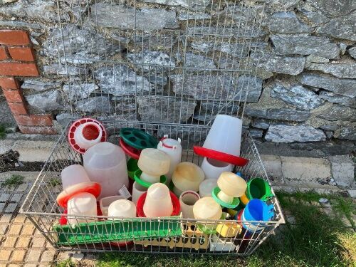 POULTRY CARRY CRATE, DRINKERS & FEEDERS