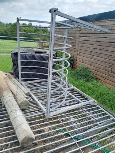 ROUND BALE FEEDER
