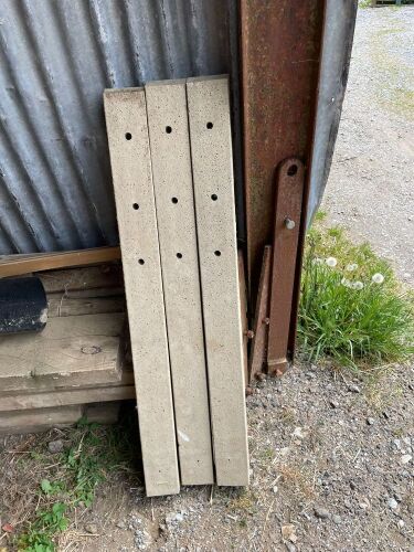 3 CONCRETE POSTS