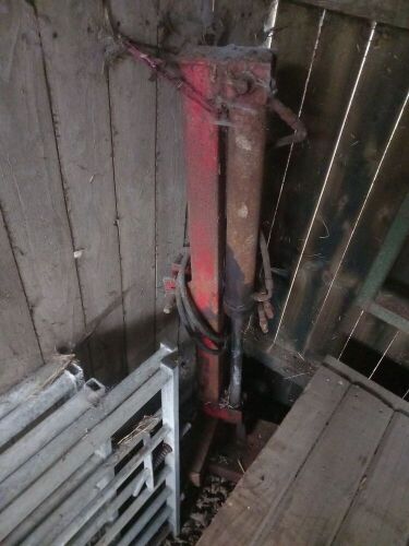 HYDRAULIC LOG SPLITTER
