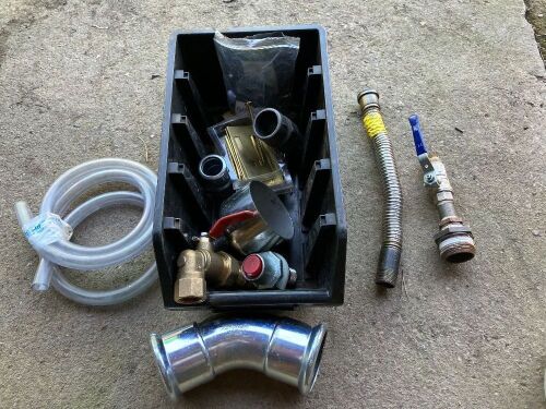 BOX OF MIXED FITTINGS