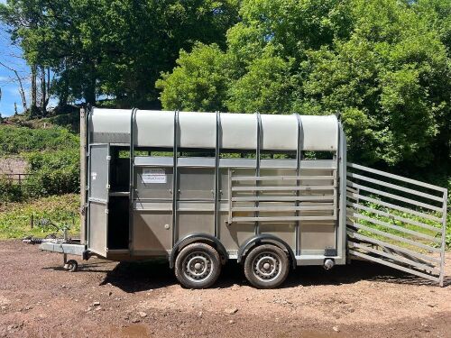 2011 IFOR WILLIAMS 12' LIVESTOCK TRAILER