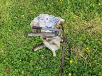 2 GREASE GUNS & 2 GREASE CARTRIDGES