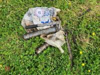 2 GREASE GUNS & 2 GREASE CARTRIDGES - 4