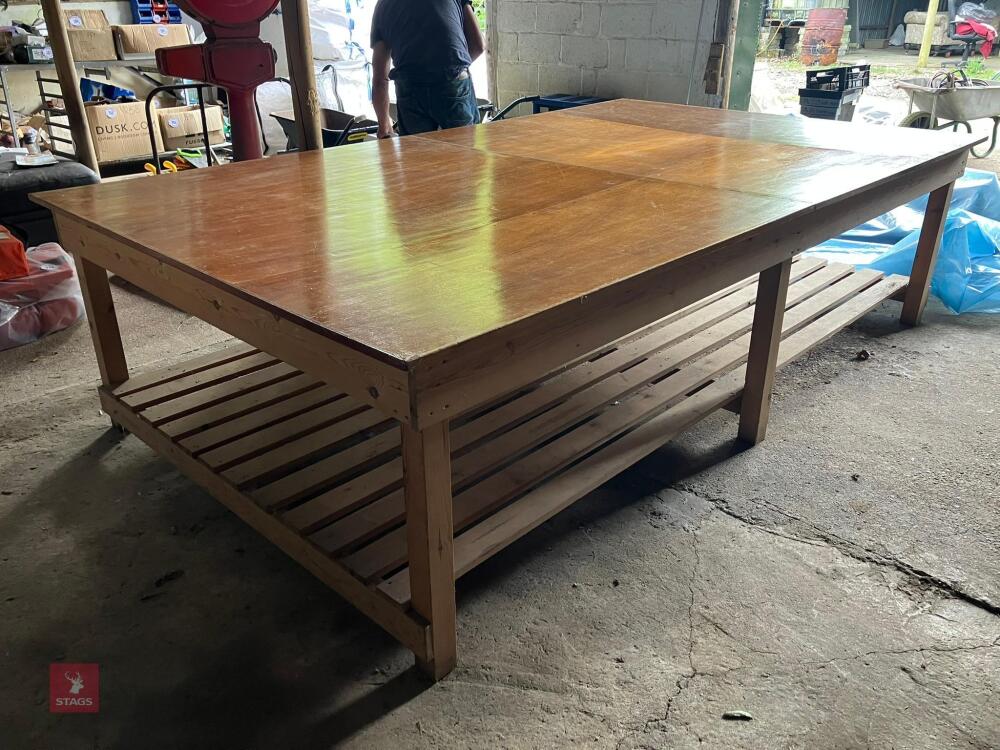 VERY LARGE MATERIAL CUTTING TABLE