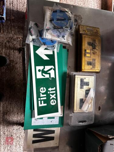 2 TWIN WALL PLUG SOCKETS & WARNING SIGNS