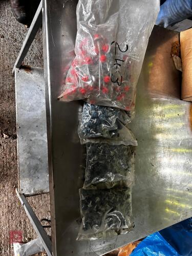 LRG QTY OF VARIOUS METAL TEX SCREWS